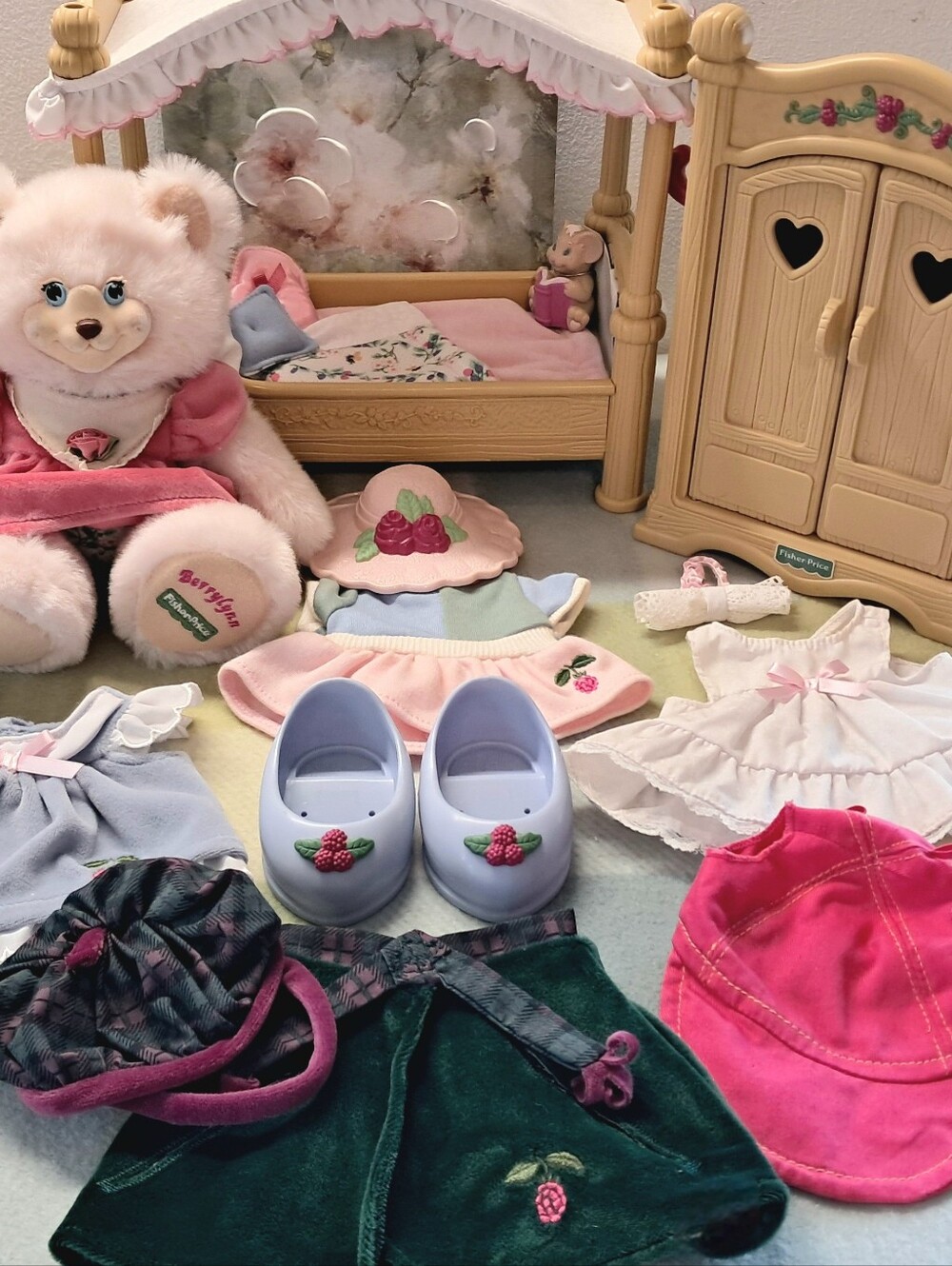 Fisher-Price Briarberry Berrylynn Bear Canopy Bed Wardrobe + Accessories Set 90s